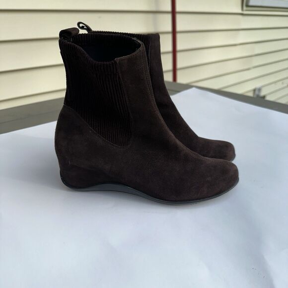 Aquatalia Women's Brown Suede Leather VERSA Chelsea Wedge Bootie Size 6 - Picture 1 of 6
